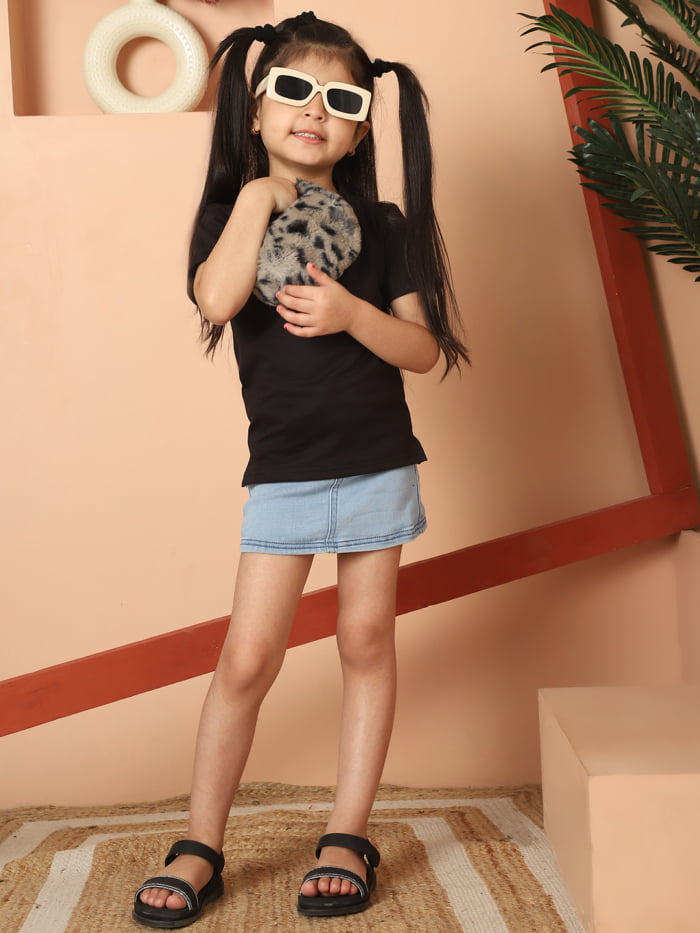 Girl Black Solid Color Cotton Knitted V-Neck T-shirt